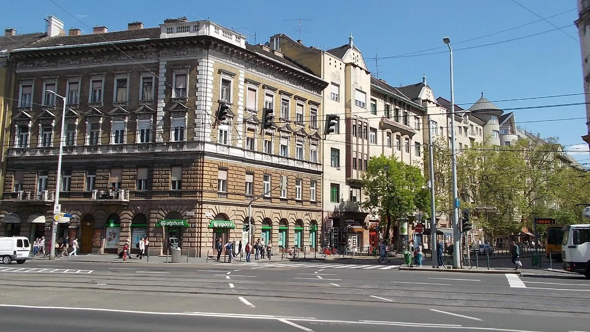 Serena Near Boulvard With Ac Budapest Magyarország